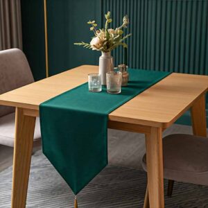 Gingham Tablecloths: A Timeless Dining Essential